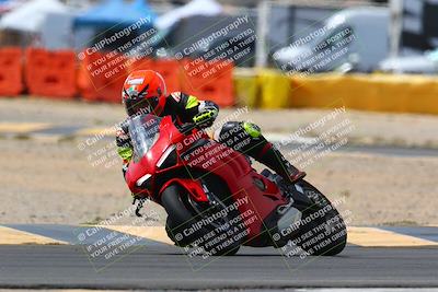 media/Apr-10-2022-SoCal Trackdays (Sun) [[f104b12566]]/Turn 2 (1135am)/